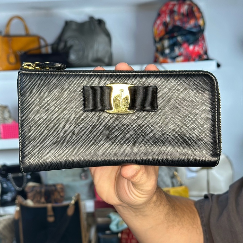 FERRAGAMO BLACK LONG ZIPPY WALLET